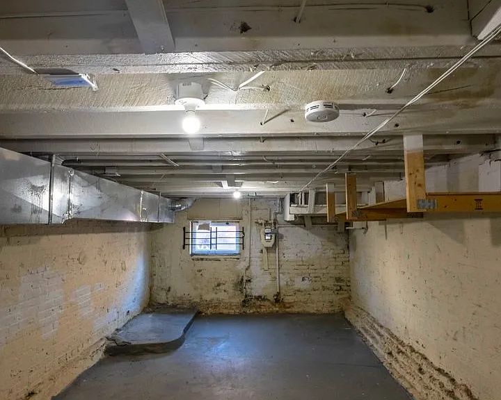 110 N Rose St — Photo 14