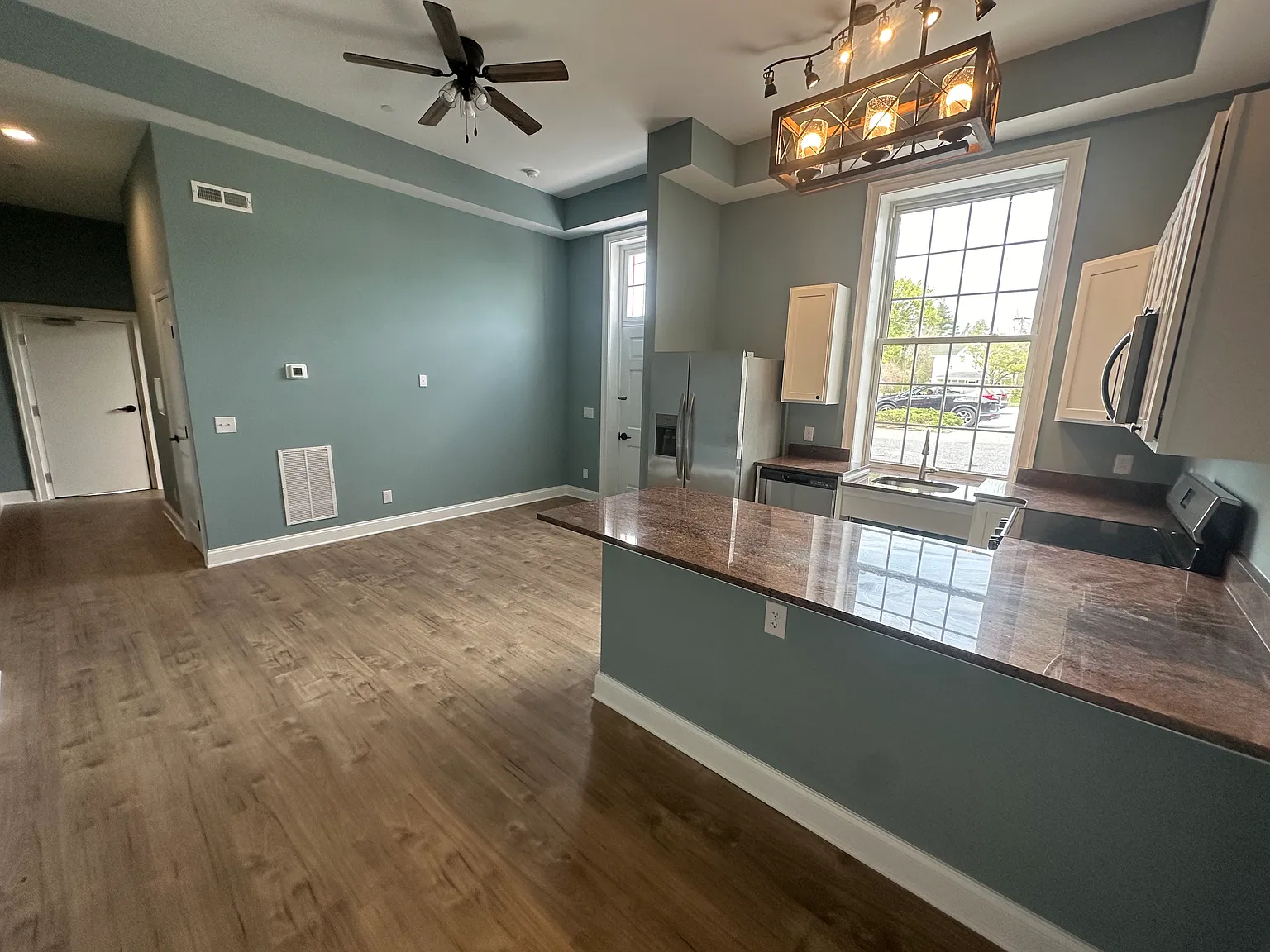 2 bed, 1000 sqft, $1,495 — Photo 3