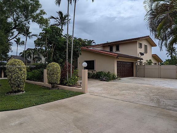 5th image of 10300 NW 130th St