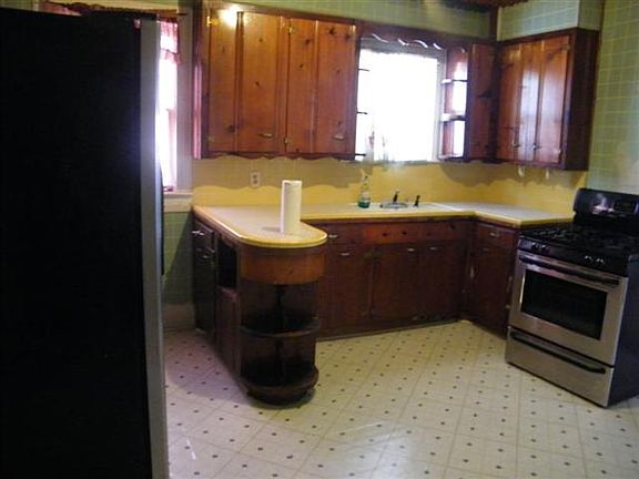 4th image of 3345 Thomas Blvd