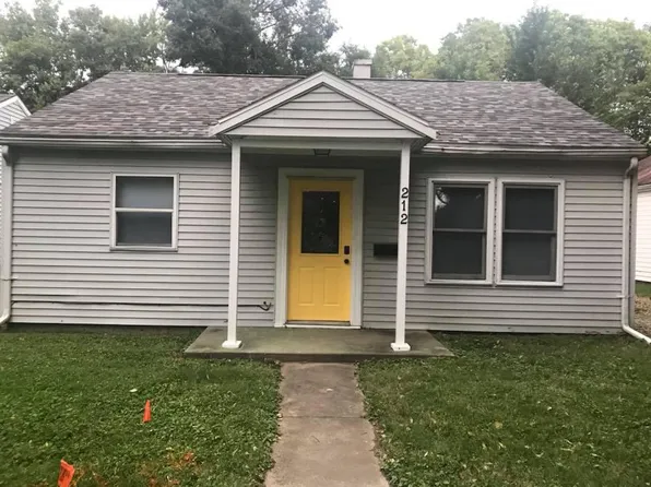 212 Crystal Lake Dr, Urbana, IL 61801
