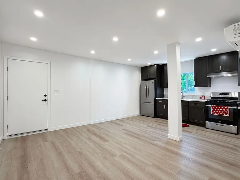 2247 Earl Ave — Photo 1