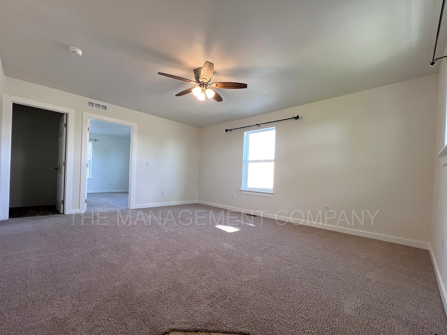 3 bed, 2.5 bath, 2500 sqft, $2,300 — Photo 2