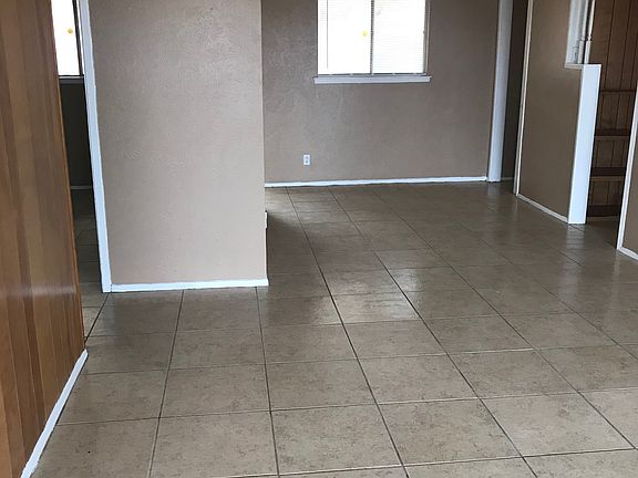 3rd image of 10001 Kenworthy St