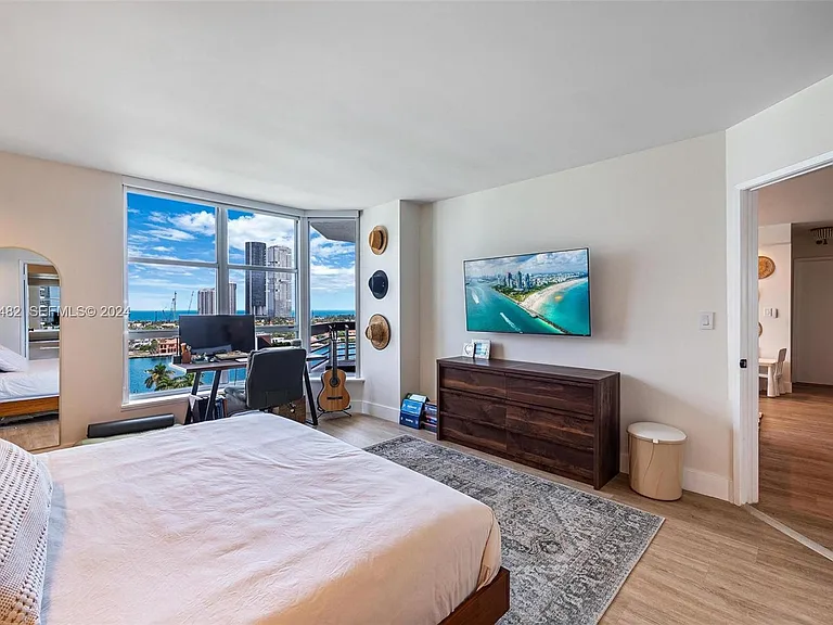3600 Mystic Pointe Dr #1417 — Photo 12