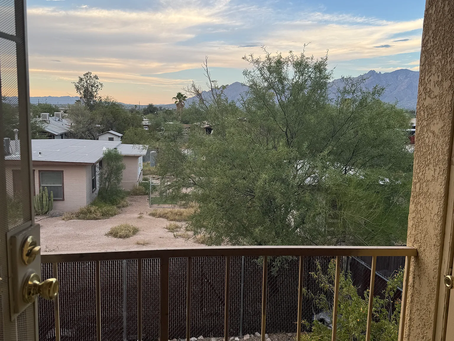 547 E Jacinto St — Photo 1