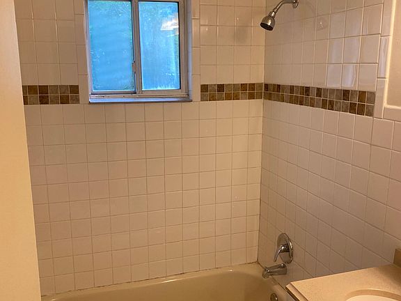 3rd image of 750 Parkwood Ave