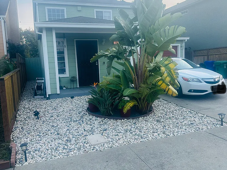 Malcolm Dr — Photo 1