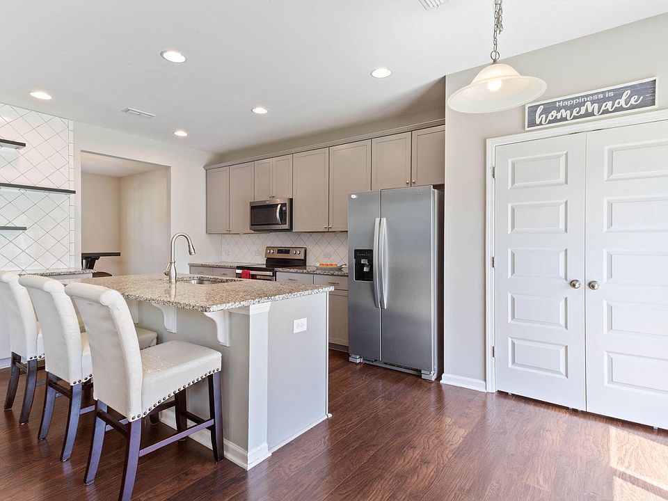 1st image of 613 Golden Plum Ln