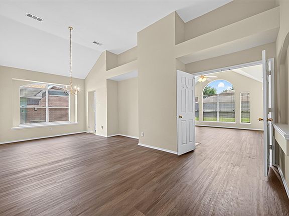 5th image of 2111 Laurel Arbor Dr