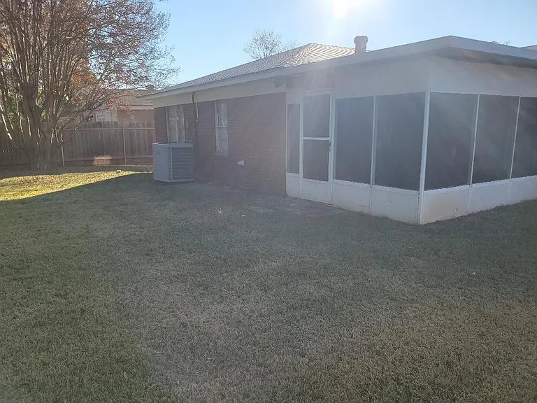 2505 Douglas Dr — Photo 19