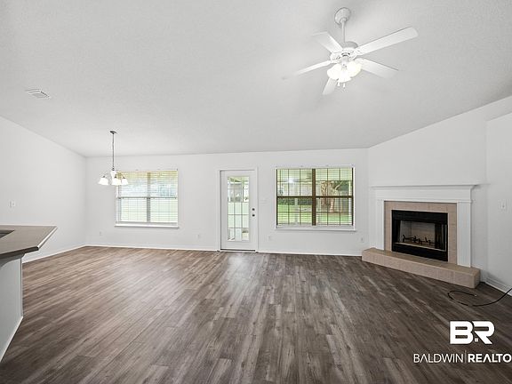4th image of 306 Monteith Oaks Dr