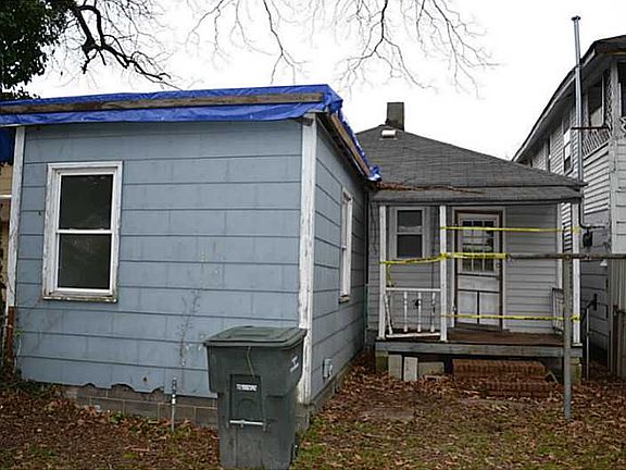 3rd image of 3118 Peronne Ave