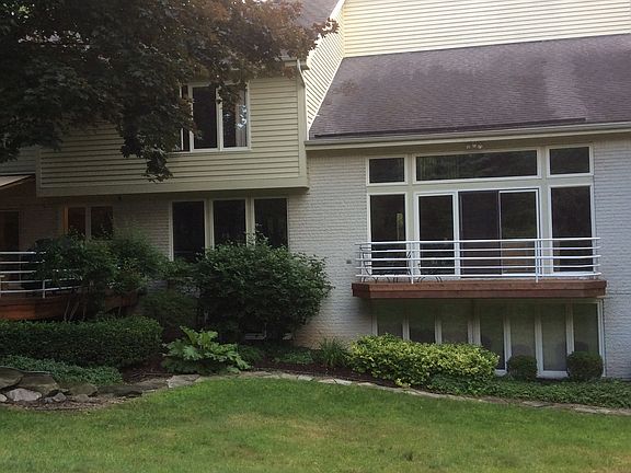5th image of 358 Sycamore Ct