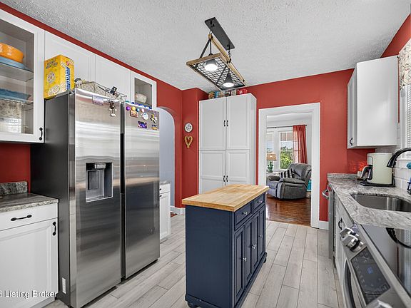 3rd image of 120 Watertower Ln
