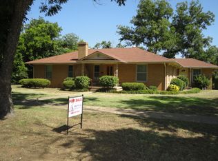 915 Shawnee St, Graham, TX 76450