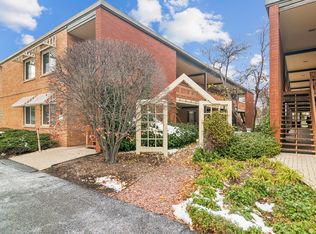 607 W Park Ave APT 105, Libertyville, IL