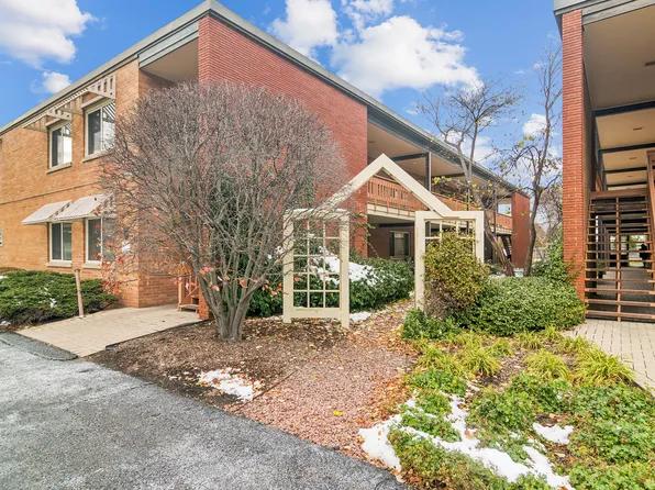 607 W Park Ave APT 105, Libertyville, IL 60048