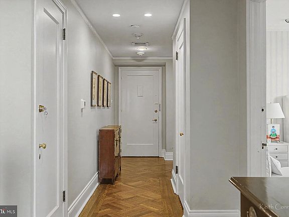 4th image of 1800 Rittenhouse Sq #702