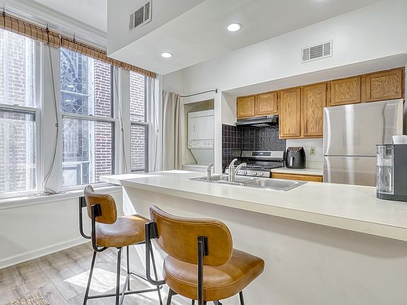 3rd image of 19 N 4th St APT 4