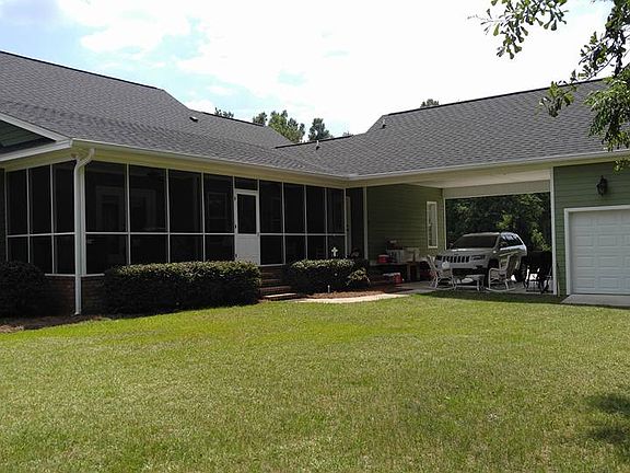 Spacious screened porch