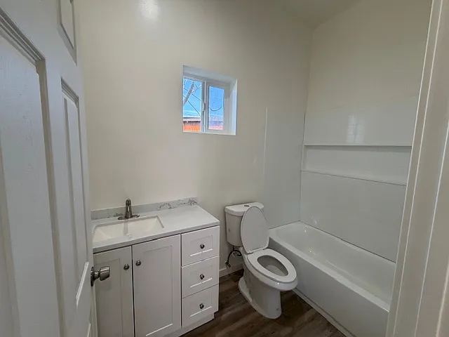 11018 Herrick Ave — Photo 8