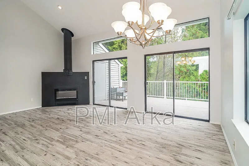 3 bed, 2.0 bath, 1370 sqft, $3,495 — Photo 3