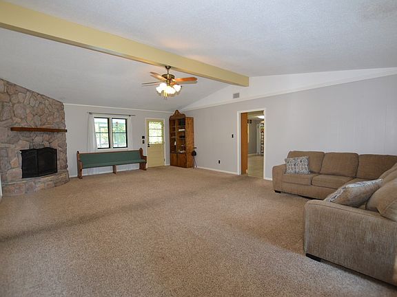 5th image of 910 Clayton Dr