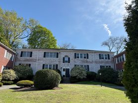 124 Lake Shore Rd