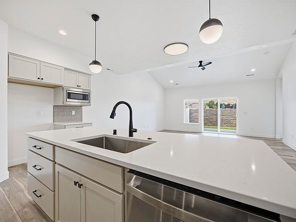 4th image of 4587 Grove Ct