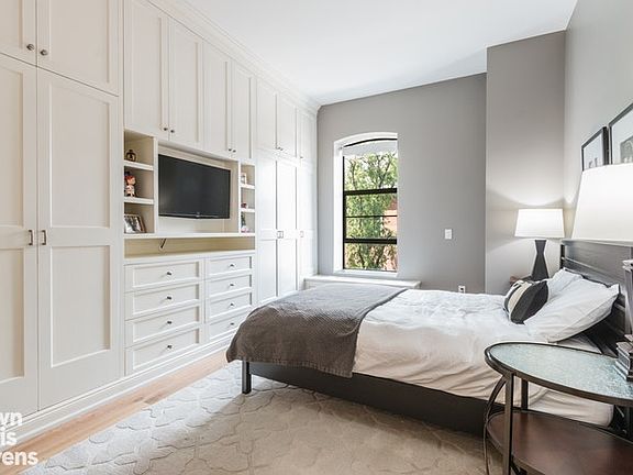 4th image of 20 Henry St APT 5DS