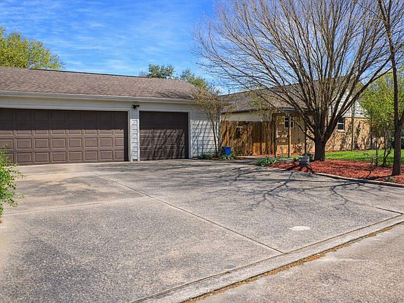 4th image of 1912 Aggie Ln