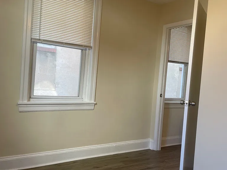 2307 Brown St #1R — Photo 4