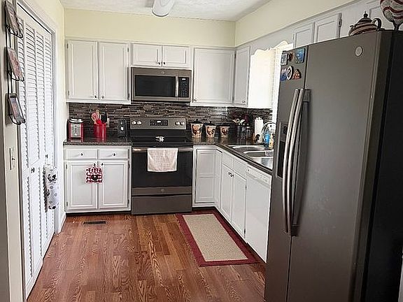 3rd image of 357 High Ridge Dr