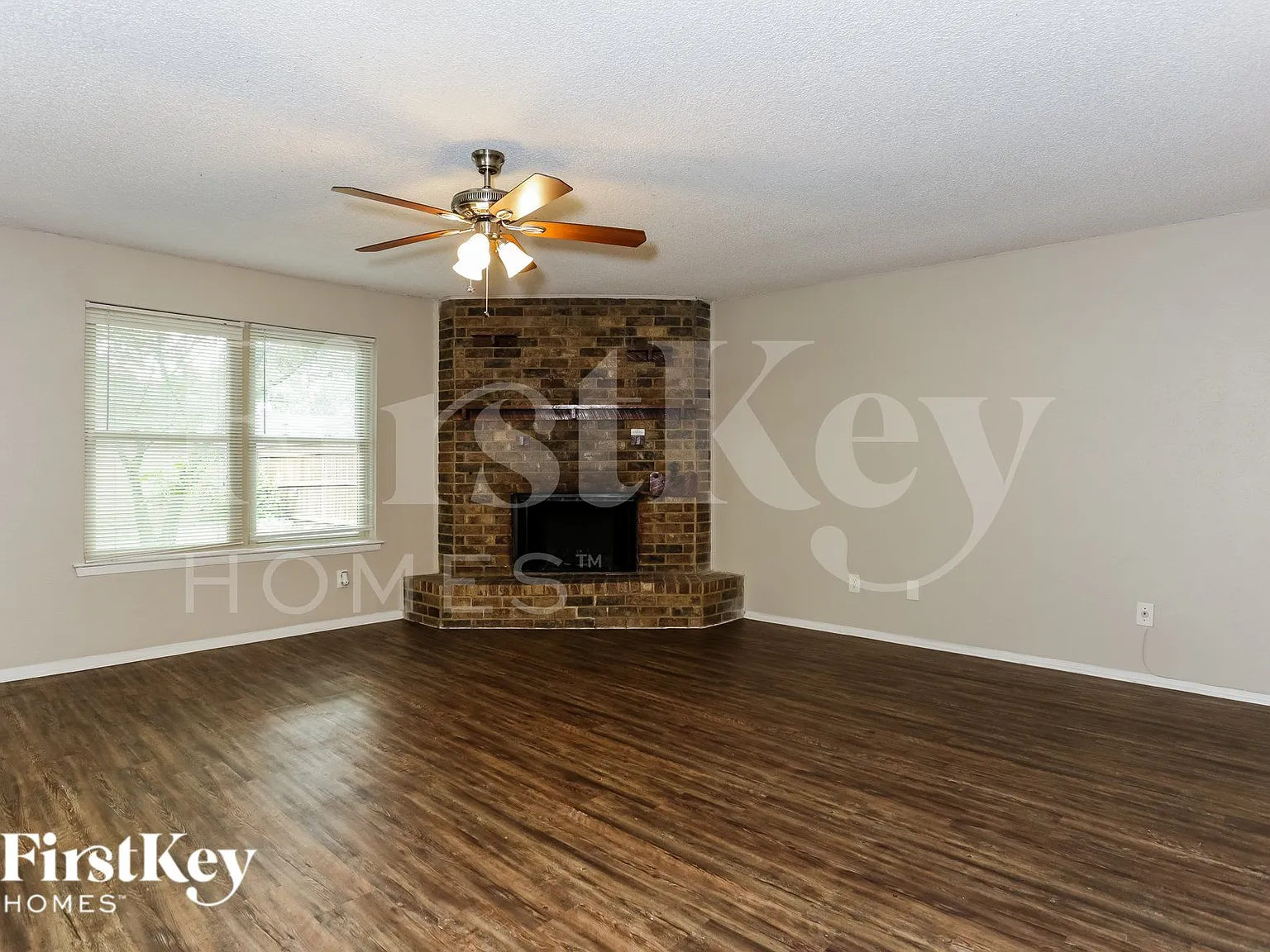 3 bed, 2.0 bath, 1284 sqft, $1,935 — Photo 3