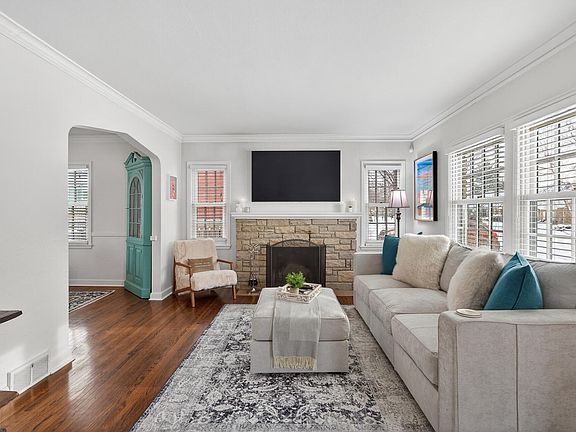 3rd image of 1885 Eleanor Ave