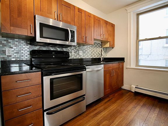 3rd image of 32 Ransom Rd APT 4