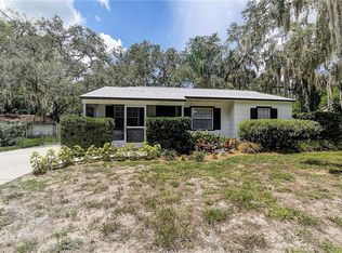 810 W Lowry Ln, Tampa, FL 33604