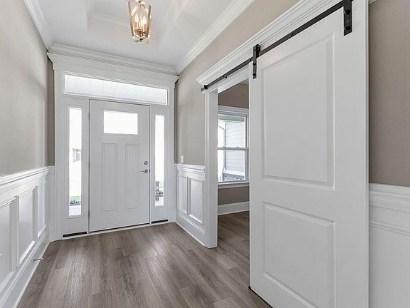 5th image of 227 Stillmont Dr