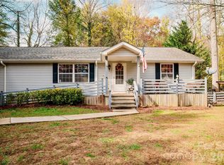 107 Sugar Mill Woods Dr, Zirconia, NC 28790