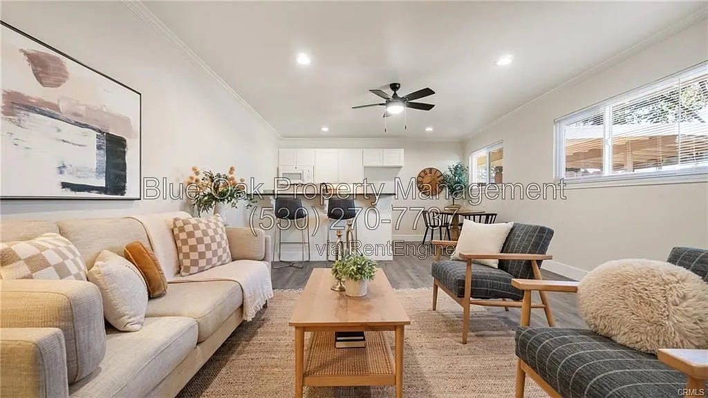 2 bed, 1.0 bath, 871 sqft, $1,575 — Photo 2
