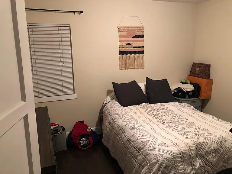 530 Newport Ave — Photo 6