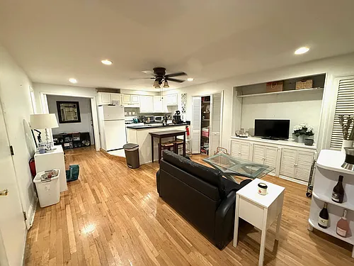 239 Bloomfield St #1 Photo 1
