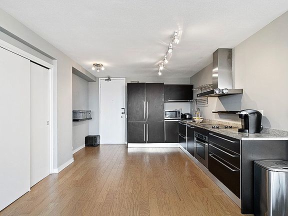 2nd image of 340 W Diversey Pkwy APT 2018