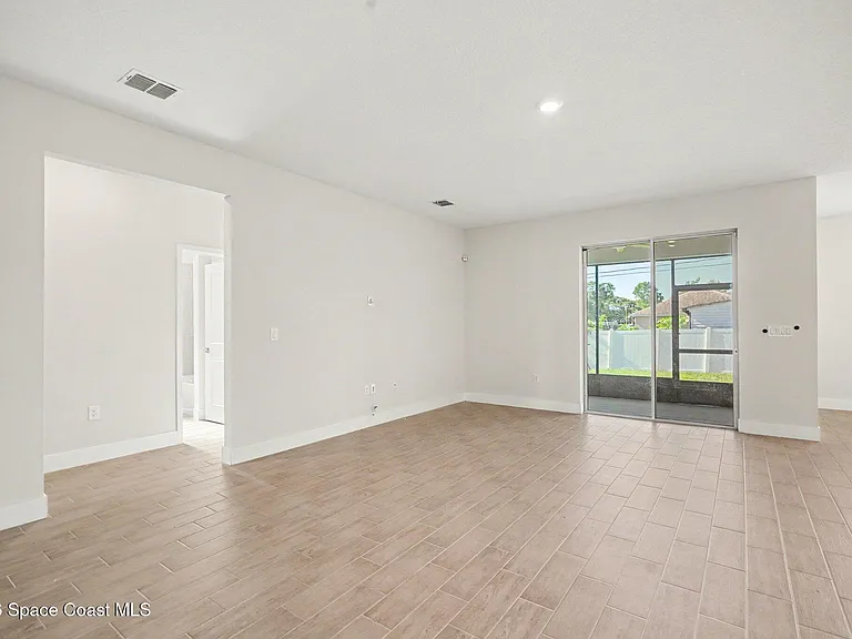 414 Caribbean St SE — Photo 30