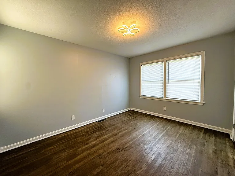 2037 S Laura Ave — Photo 15