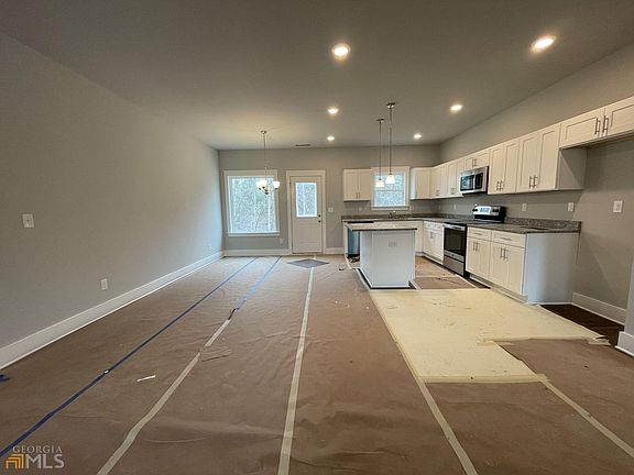 4th image of 128 Wisteria Ln