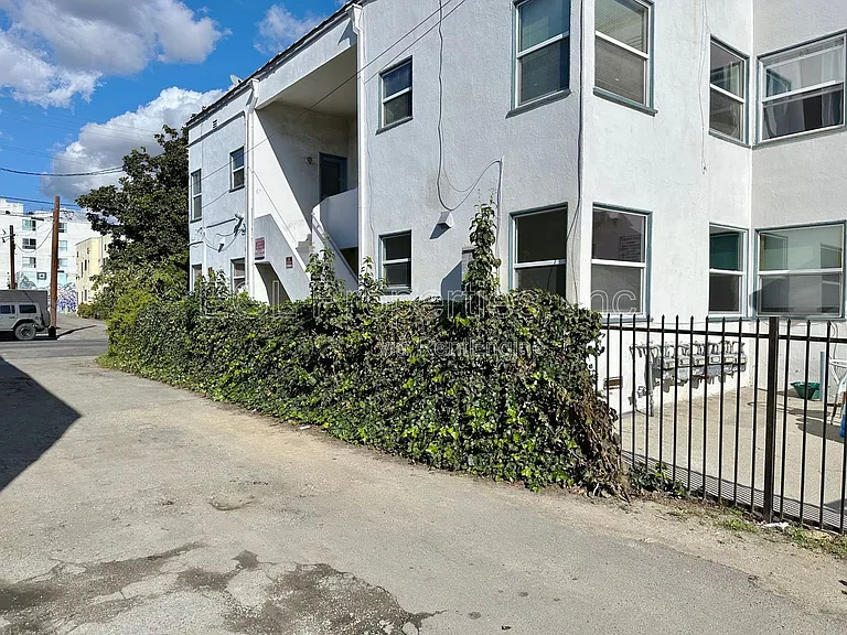 5122 Lemon Grove Ave — Photo 14