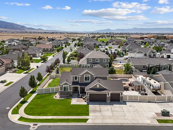 1576 E Lowe Peak Dr, Eagle Mountain, UT 84005
