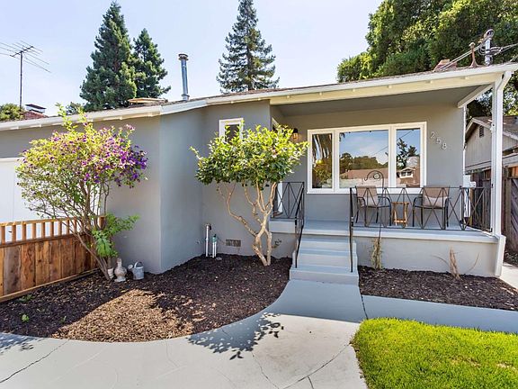 3rd image of 258 Roble Ave
